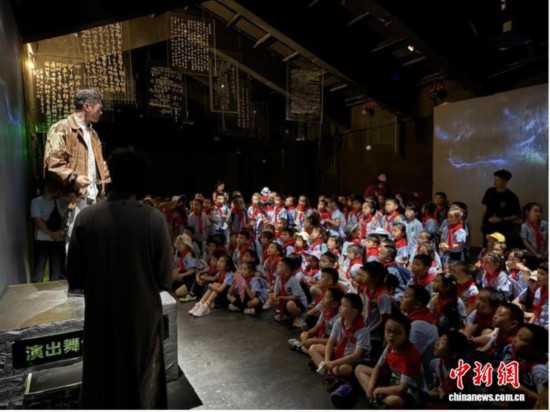 网络配资开户 重庆红岩精神引师生研学感悟峥嵘岁月